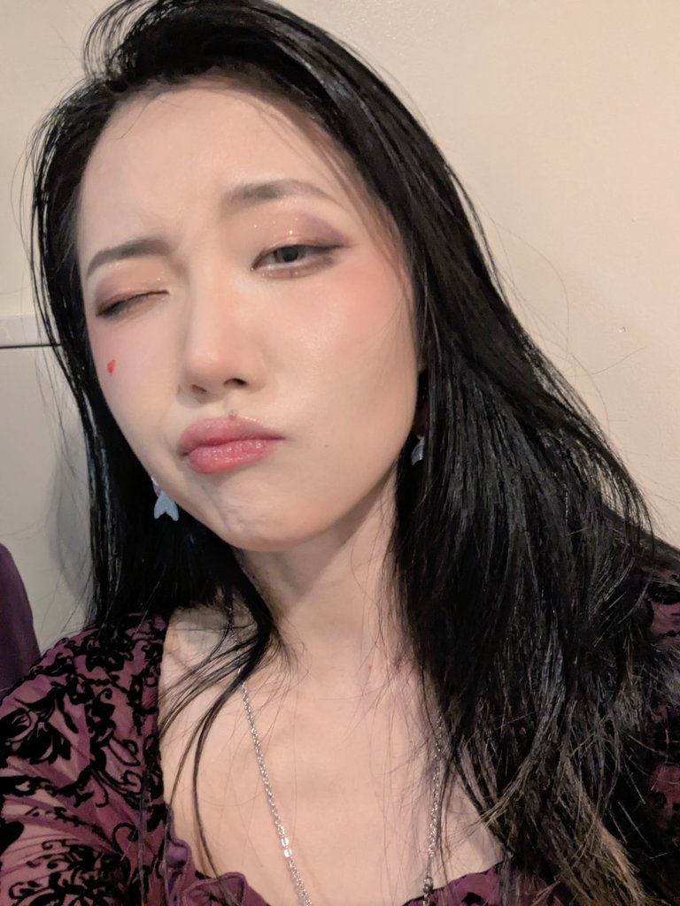 Allice_JH's tweet photo. 이거 보면서 내 얼굴도 슬슬 한물 갔구나 싶은데 난 내 얼굴을 쨔뿌리는 거 좋아한다고. https://t.co/eZqApuvs1Y