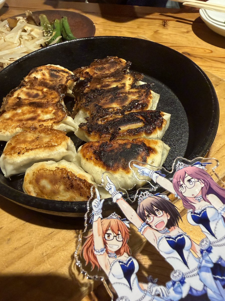 eiitirou's tweet photo. 飲み屋で延々とアイマスの話してたんだが
「次の総選挙が…」
「票をどう動かす……？」
「当確の面々は…」
みたいな事ばかり語っていたので周囲には政治フィクサーの政治談義にしか聞こえてなかっただろうからセーフ(アウトだよ https://t.co/YZLXdweAS2