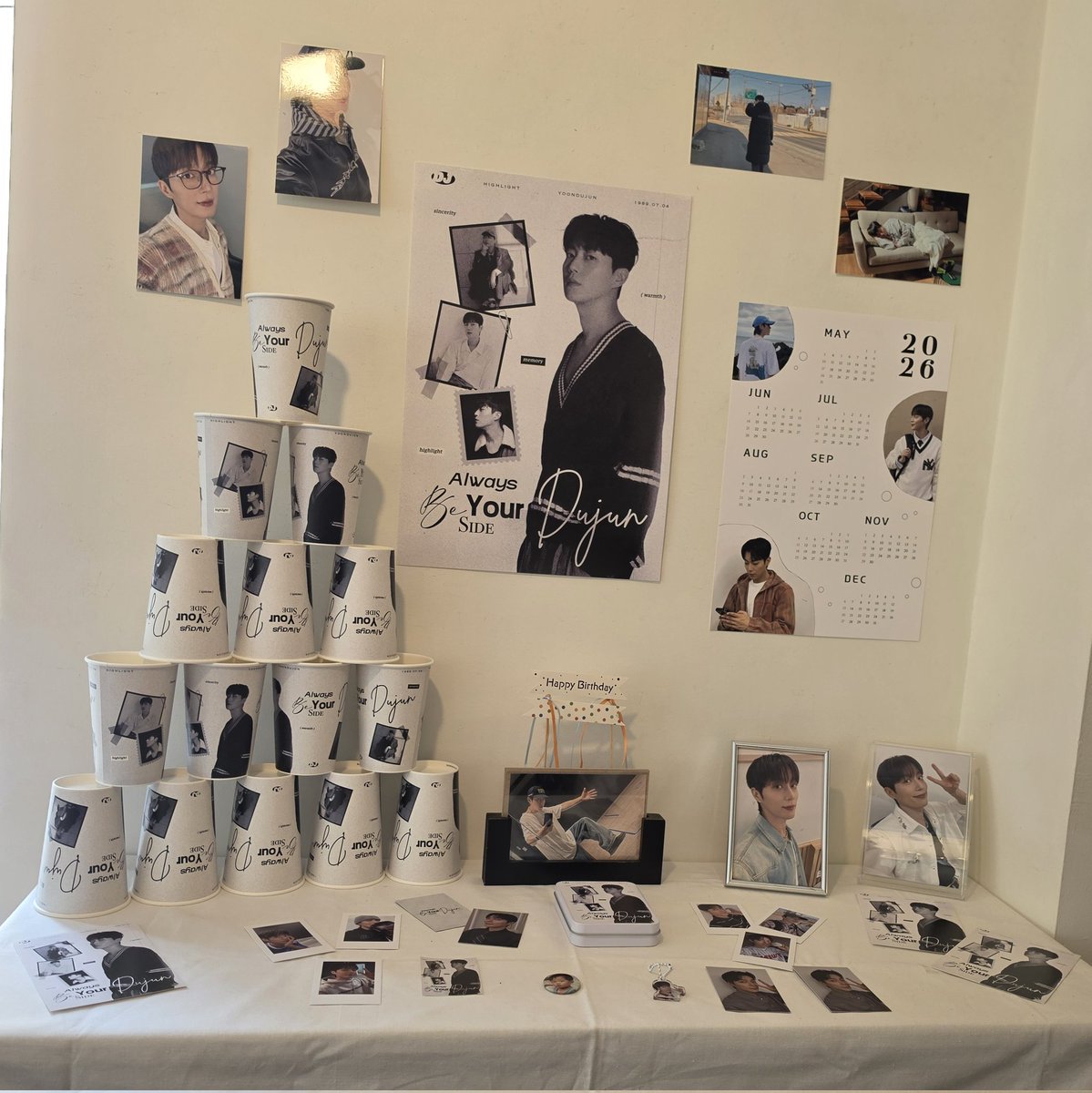 iam_lime's tweet photo. 𝑨𝒍𝒘𝒂𝒚𝒔 𝒃𝒆 𝒚𝒐𝒖𝒓 𝒔𝒊𝒅𝒆, 𝑫𝒖𝒋𝒖𝒏
⊹ ࣪ ﹏𓊝﹏𓂁﹏⊹ ࣪ ˖
🖤 26.07.03-05
🤍 홍대 카페식스

라이트들 어찌나 부지런한지 럭드가 이미 끝나 아쉬웠지만 귀여운 강아지 보며 잘 구경했다💙

#Always_dujun
#항상_윤두준과_함께
#윤두준 #윤두준생카 #윤두준생일카페 #하이라이트 https://t.co/FoBryjkJaJ