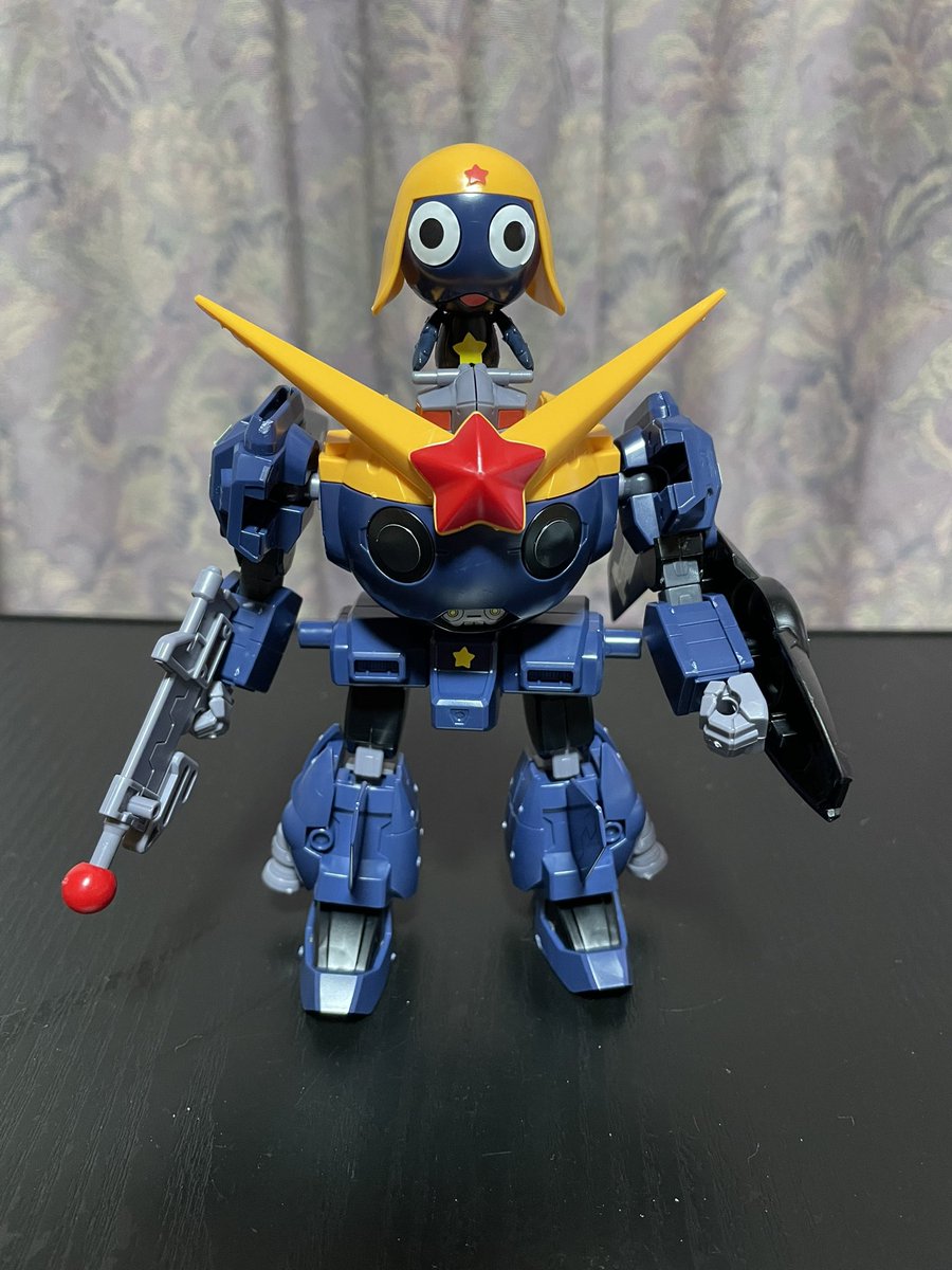 ryo090977's tweet photo. 束の間の間に、ケロロロボマークIIの限定カラーを作りました！！
目は色々あって、元々付属されているのを使いました。
これはこれでありですね！
やっぱりマークIIはカッコいいです！
次はいよいよ、NEWケロロロボを作ります！ https://t.co/GsalCoquUS
