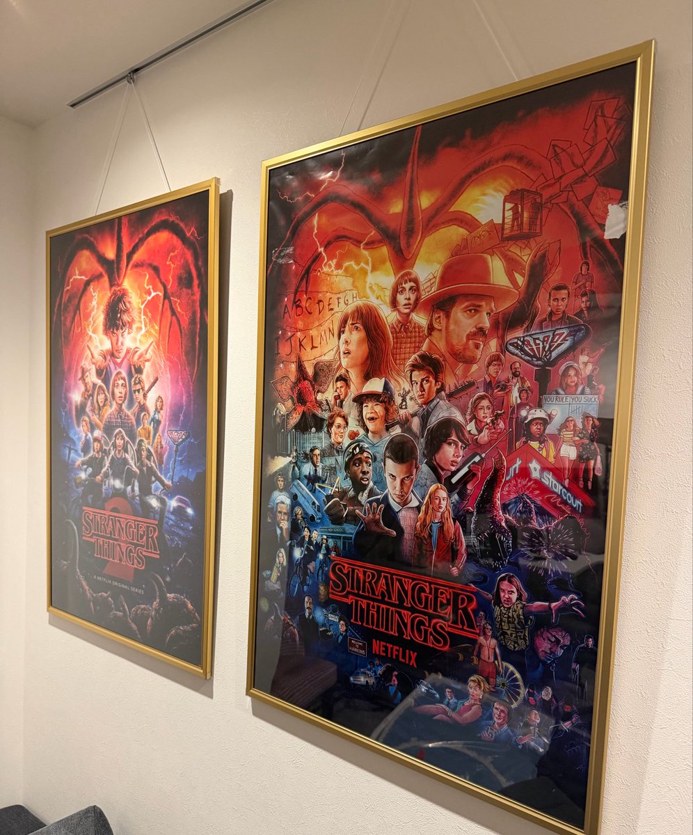 hajimesyacho's tweet photo. ストレンジャーシングスのポスターかっこよすぎて部屋に飾らせ奉り申しあげまする https://t.co/wRT2vwLQTi