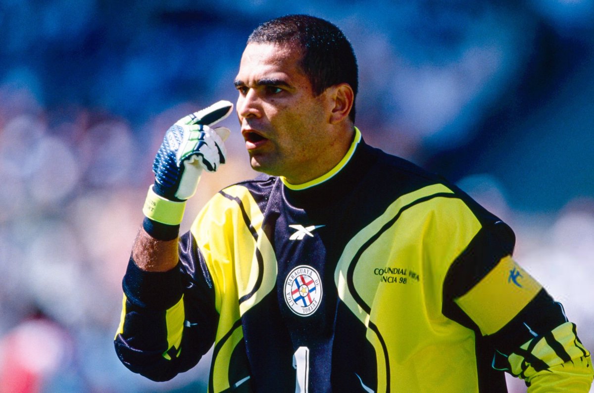 ActuFoot_'s tweet photo. 🚨 LE DÉRAPAGE RACISTE DE JOSÉ LUIS CHILAVERT 🇵🇾, ANCIEN GARDIEN DE BUT DU PARAGUAY 🤮 : 

« À la Coupe du monde 1998, nous avons affronté les Français et maintenant, le Paraguay va affronter une sélection africaine.  » 😶

📲 compte X https://t.co/xF37kjQz8p