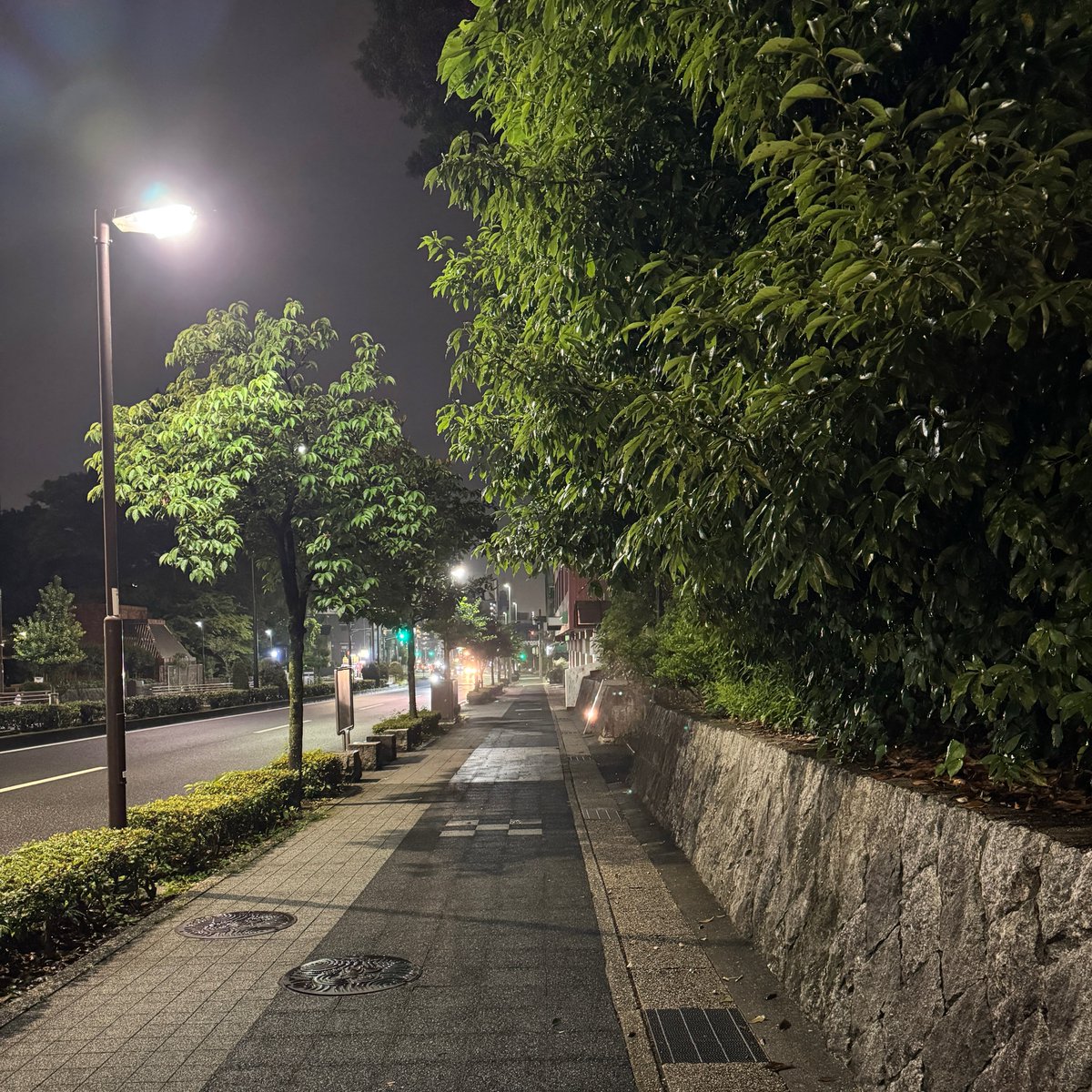 7454Studio's tweet photo. 夜行バスの集合場所にローカルな選択肢があったので指定してみたけど、これ本当に来るのか？出発予定時刻まで残り2分…… https://t.co/t4r0i4Gqod