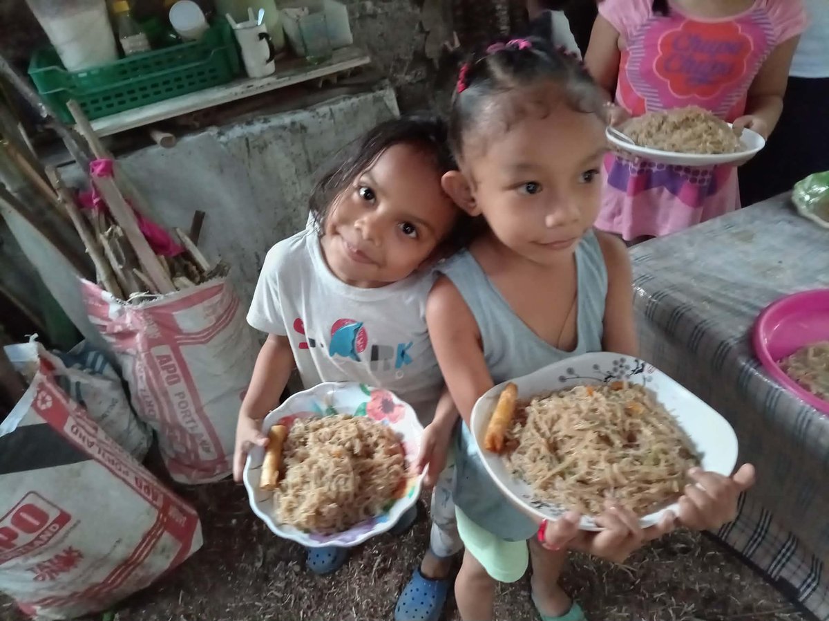 GfomOrg's tweet photo. PRAISE THE LORD! $220 in donations just came in! 
Today we held our 10 GFOM Feeding Prgms in the Philippines. We fed nearly 400 kids &amp; taught them Bible lessons. Tomorrow is the Cambodia Feeding Program. We only need $295 more. Please also donate to help.
https://t.co/A7fg0ngTc1 https://t.co/1GyXKvh9RY