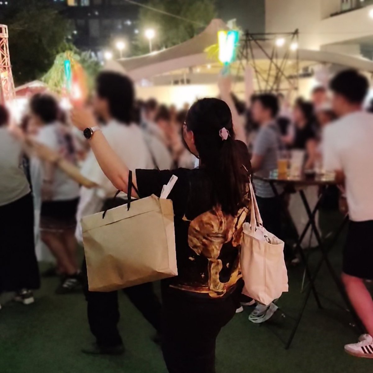 fmf807's tweet photo. 福岡市役所ふれあい広場で、音楽フェスやってて。
DJがマツケンサンバIIを流すもんだから、ついつい体が反応しちゃいました✨

いや～、ちょうどサンバ棒持っててよかった！笑 https://t.co/5JxJC5gPGz