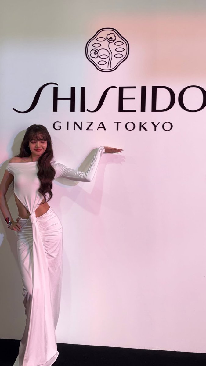 babylalisalloud's tweet photo. ยัยคนสวยข๋าาาา✨✨

@wearelloud @SHISEIDO_brand @centralwOrld

LISA ULTIMUNE STUDIO BKK
#LISA #LISAwithULTIMUNE
#ULTIMUNESTUDIOatCENTRALWORLD https://t.co/noVlIqX6dC