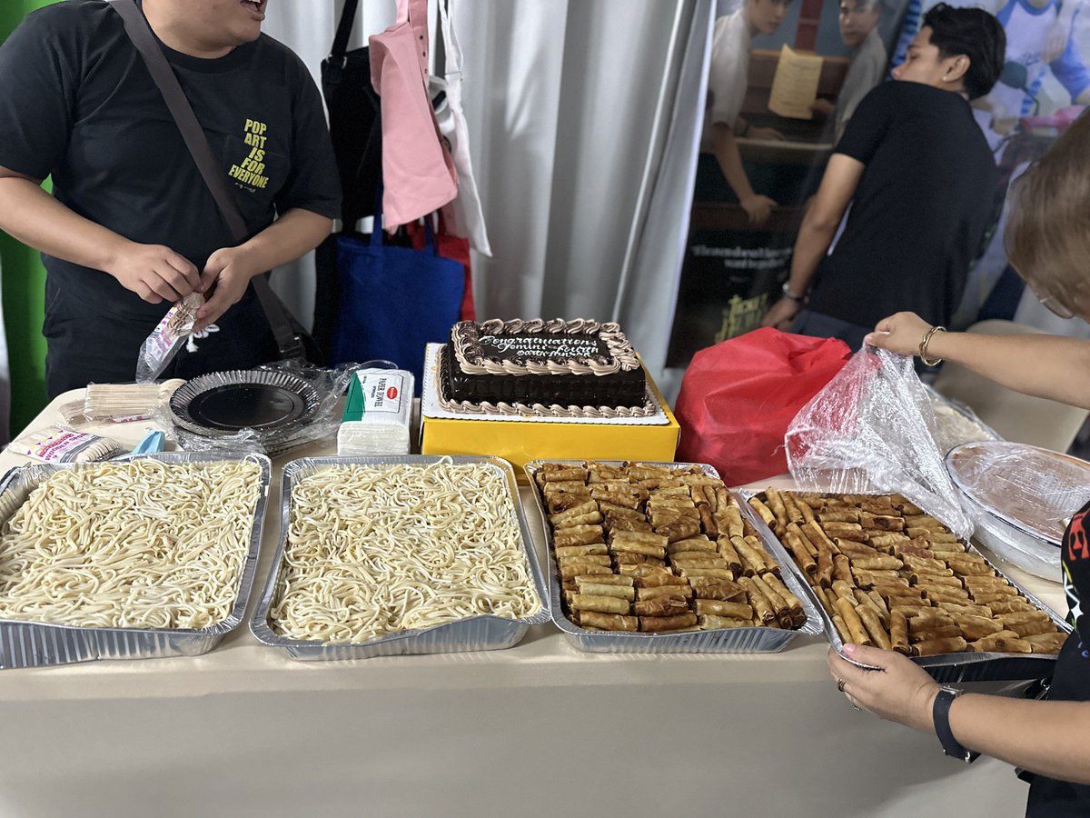 GeminiHome_PH's tweet photo. While waiting for the finale of TTH, we're making every moment count together. 💖

Everyone is having so much fun laughing, chatting, enjoying the delicious food, collecting freebies, and creating wonderful memories with fellow fans. The excitement in the room makes the wait even more special.

Thank you to everyone who joined us today. We can't wait to experience the finale together! 💗

GEMINIFOURTH TTH FINALE 
#TicketToHeavenFinalEP