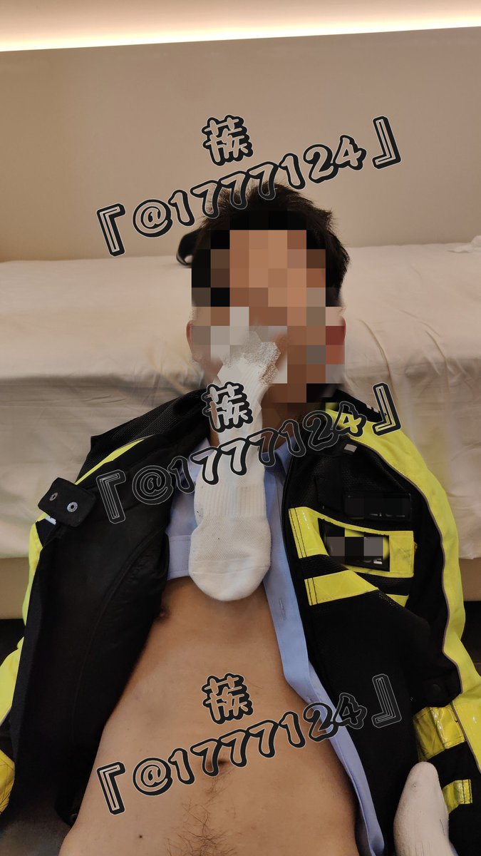 cu1777124's tweet photo. 古人云
春宵一刻值千金
你真的太乖了 宝贝
听我说我想试试这身衣服
但你没想过我是为了让你更加诱人
今夜
请“让”你的躯体陪我狂欢

#迷yao #迷 #迷直男 #警察 https://t.co/rbbGvRxEfc