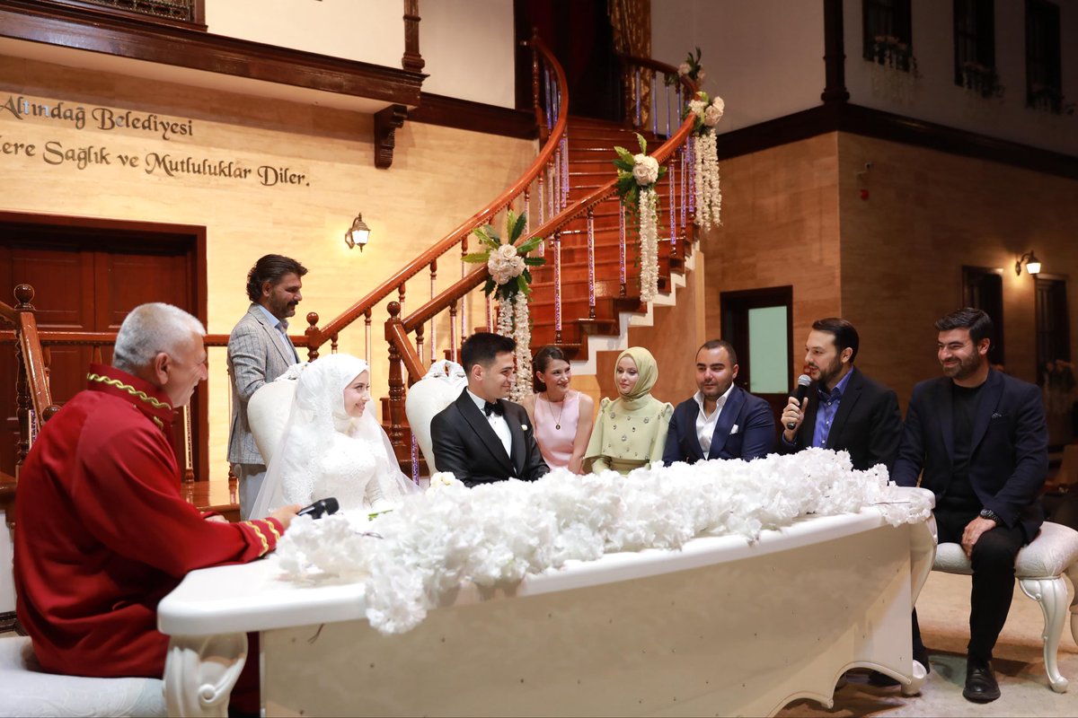 efedemirhann's tweet photo. Yol arkadaşımız Mehmet Akif ve İrem Hanım’ın düğün törenlerine katılarak nikah akitlerine şahitlik ettik.

Kıymetli çiftimize bir ömür boyu mutluluklar diliyorum. https://t.co/rcEVvTxpwg