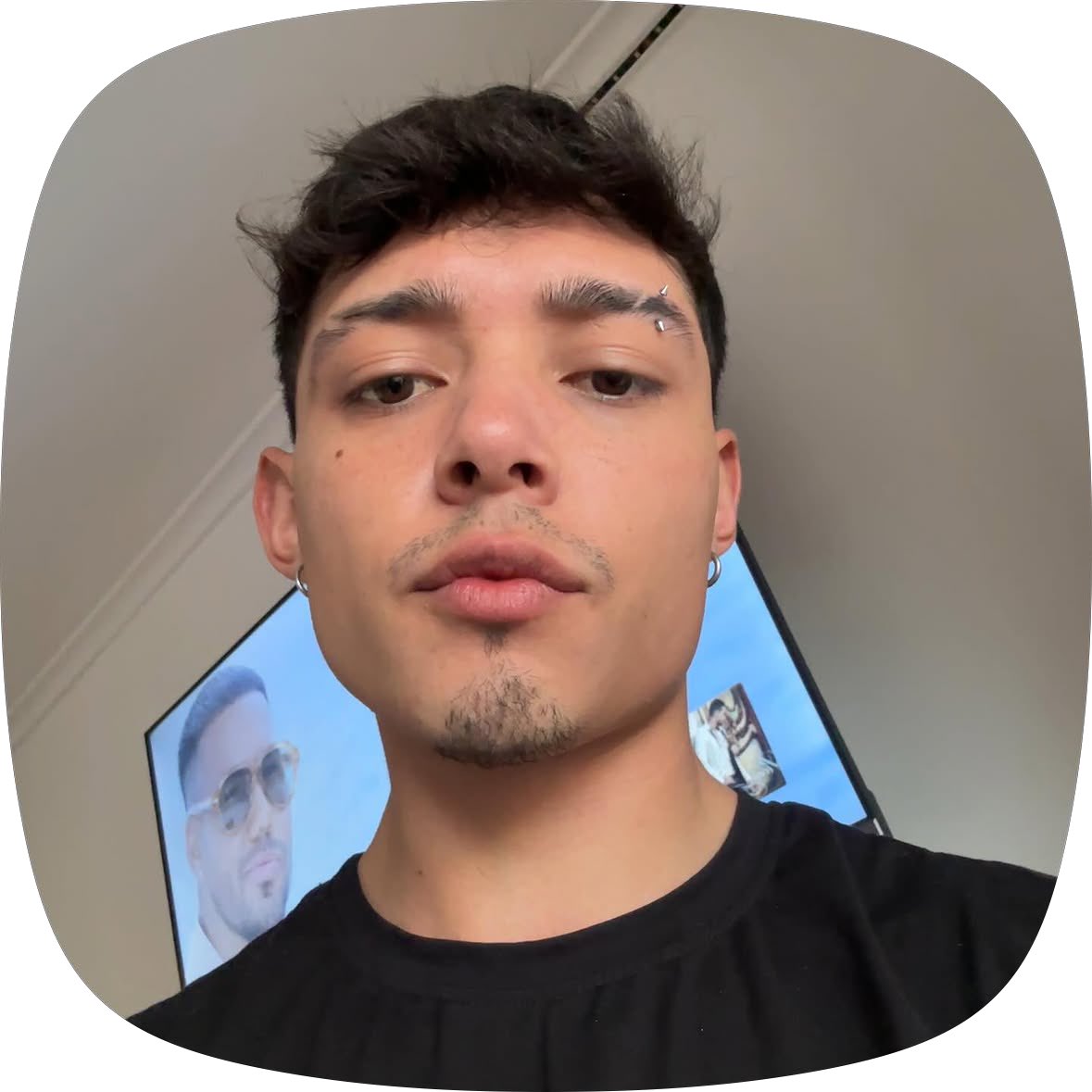 Balaguera__'s tweet photo. Hola, cara de bolas :) https://t.co/U8ToPkaFAs