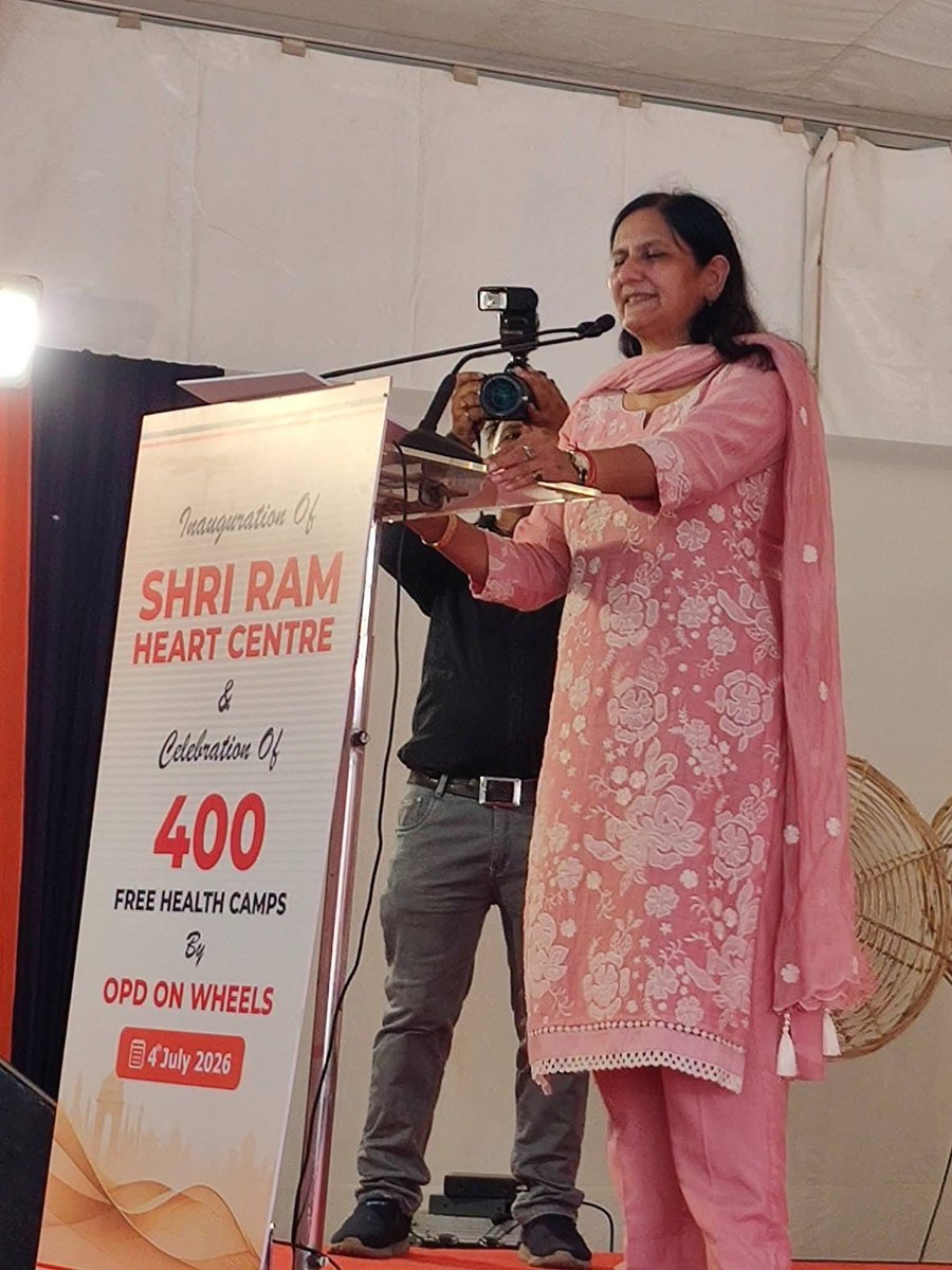 RenuBhalla8's tweet photo. एक काम देश के नाम समाजिक संस्था के माध्यम से श्री राम होस्पिल विकास पुरी हार्ट सेंटर का उद्घाटन किया गया और श्री राजीव बब्बर जी जो इस संस्था के प्रमुख हैं द्वारा चलाई गई मेडिकल वेन के 400 हैल्थ कैम्प पुरे होने पर सफल कार्यक्रम आयोजित किया गया। https://t.co/NwZgpXjx9A