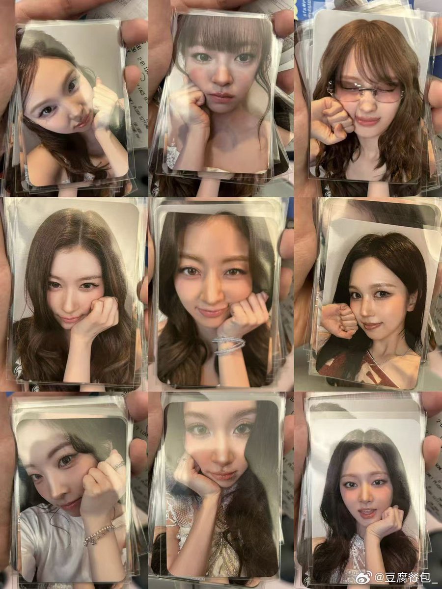 sanasddalgi's tweet photo. They’re all matching poses omfg https://t.co/k9zrN620PY