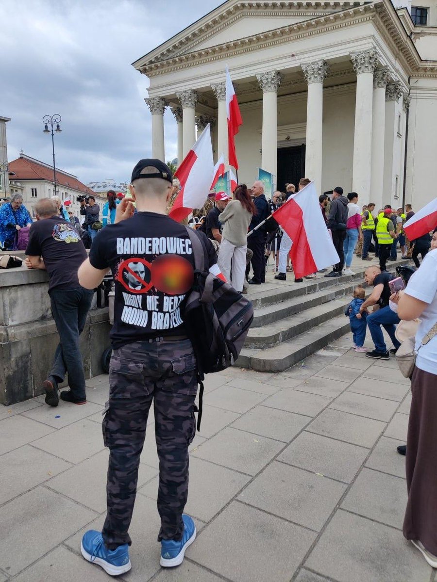 aleksthgrt's tweet photo. 🚨BREAKING

Poland versus Ukraine: Marches in memory of the victims of the Volyn massacre are taking place across the country.

▪️Poles in Warsaw carry large banners reading "Ukrainian genocide of the Polish people" and photos of murdered children.
▪️Activists' T-shirts read "A Bandera supporter will never be my brother."
▪️In the coming days, protests against the Zelensky regime's glorification of Nazi criminals will be held in various Polish regions.