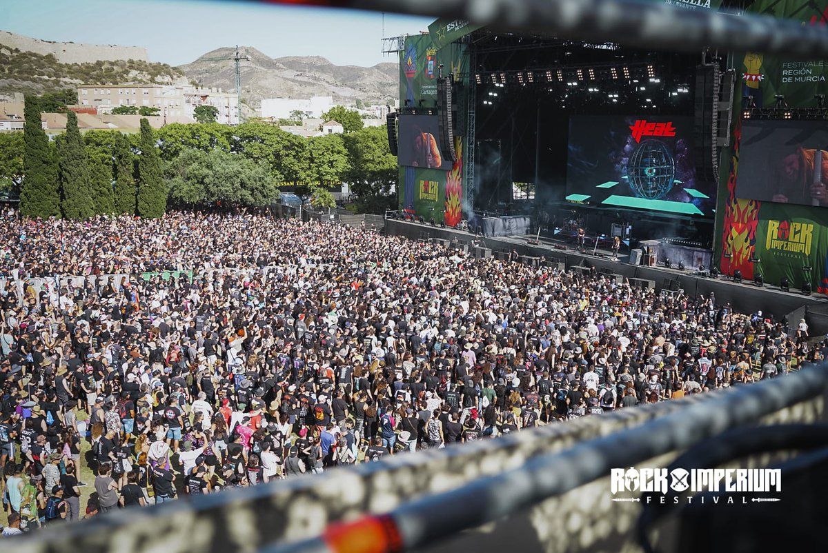 RockImperiumFes's tweet photo. 🌊🎸 Las mejores vistas del Rock Imperium conducen al @PuertodeCtg . Años de historia convertidos ahora en la postal perfecta para el mejor rock y metal. ⚔️🔥

🌊🎸 The best views of Rock Imperium lead to the port of Cartagena. Centuries of history now turned into the perfect postcard for the finest rock and metal. ⚔️🔥