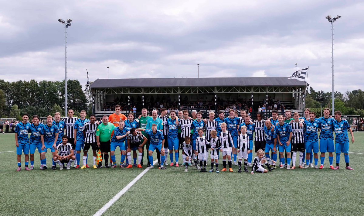 historie3's tweet photo. Ook voor Heracles is het seizoen begonnen met de eerste oefenwedstrijd. Traditioneel is de Almelose selectie de tegenstander. De wedstrijd werd gespeeld op het terrein van avc Heracles.
De uitslag was 5-0 voor Heracles.
#heracles #almelo #hafc https://t.co/7aE8u2IYsy
