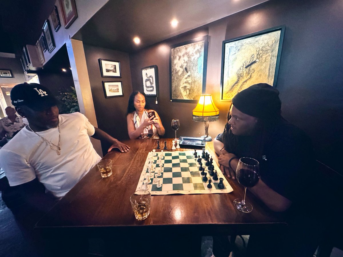 DJSHOWOFF's tweet photo. CUZIN RICKY PUT UP A GOOD CHESS MATCH AT 1AM! https://t.co/Hk3zec9kNb