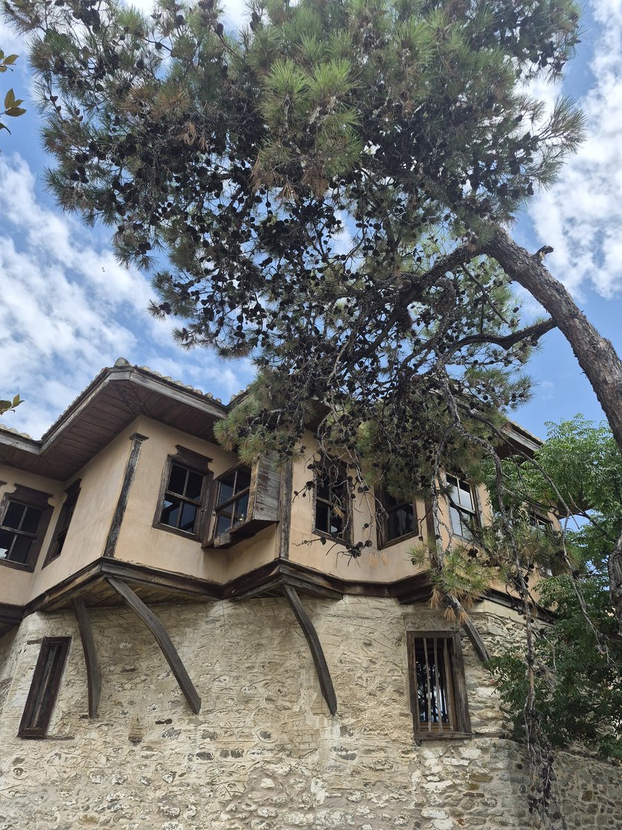 oudedromen's tweet photo. Kavalalı Mehmed Ali Paşa'nın evi. Paşa güzel yer seçmiş valla denize sıfır. https://t.co/NRW7NVjUh5