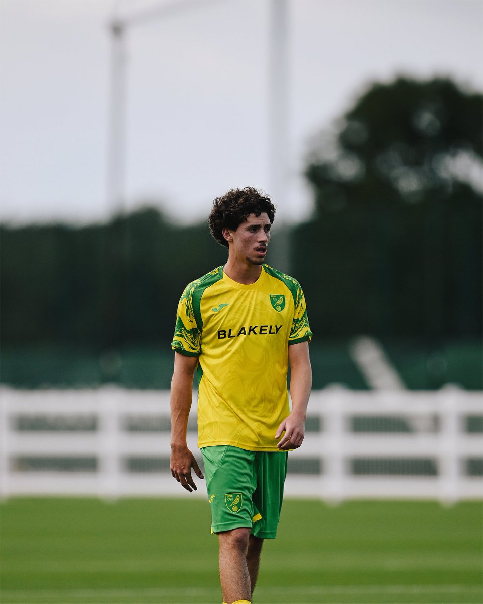 NorwichCityAcad's tweet photo. Valuable experience with the first team 🤝 https://t.co/NQy6fkmcnQ