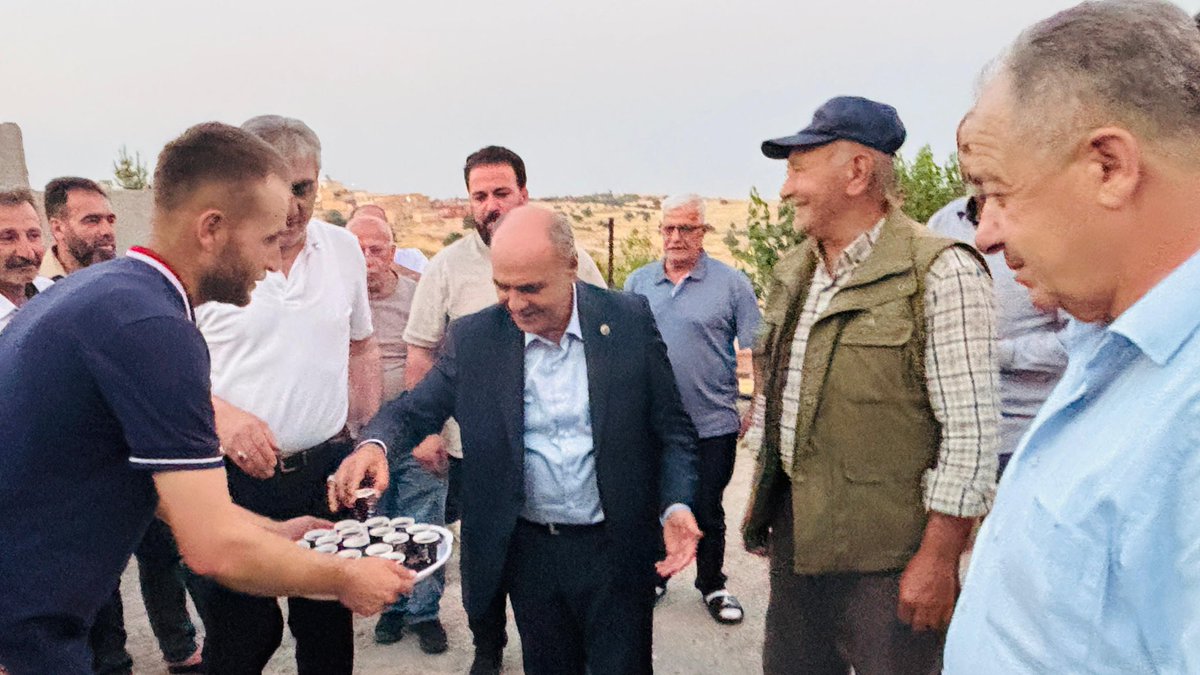 OmerliBelediye's tweet photo. Belediye Başkanımız Sayın Hüsamettin Altındağ, mahalle buluşmaları kapsamında Üçkavak Mahallemizde vatandaşlarımızla bir araya geldi.

Birlik ve beraberlik içerisinde gerçekleştirilen buluşmada vatandaşlarımızla sohbet edilerek talep ve önerileri dinlendi.

#ÖmerliBelediyesi https://t.co/YoelqI8Lpy