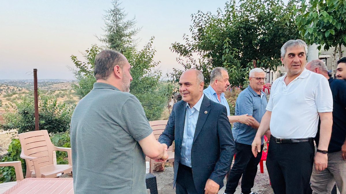 OmerliBelediye's tweet photo. Belediye Başkanımız Sayın Hüsamettin Altındağ, mahalle buluşmaları kapsamında Üçkavak Mahallemizde vatandaşlarımızla bir araya geldi.

Birlik ve beraberlik içerisinde gerçekleştirilen buluşmada vatandaşlarımızla sohbet edilerek talep ve önerileri dinlendi.

#ÖmerliBelediyesi https://t.co/YoelqI8Lpy