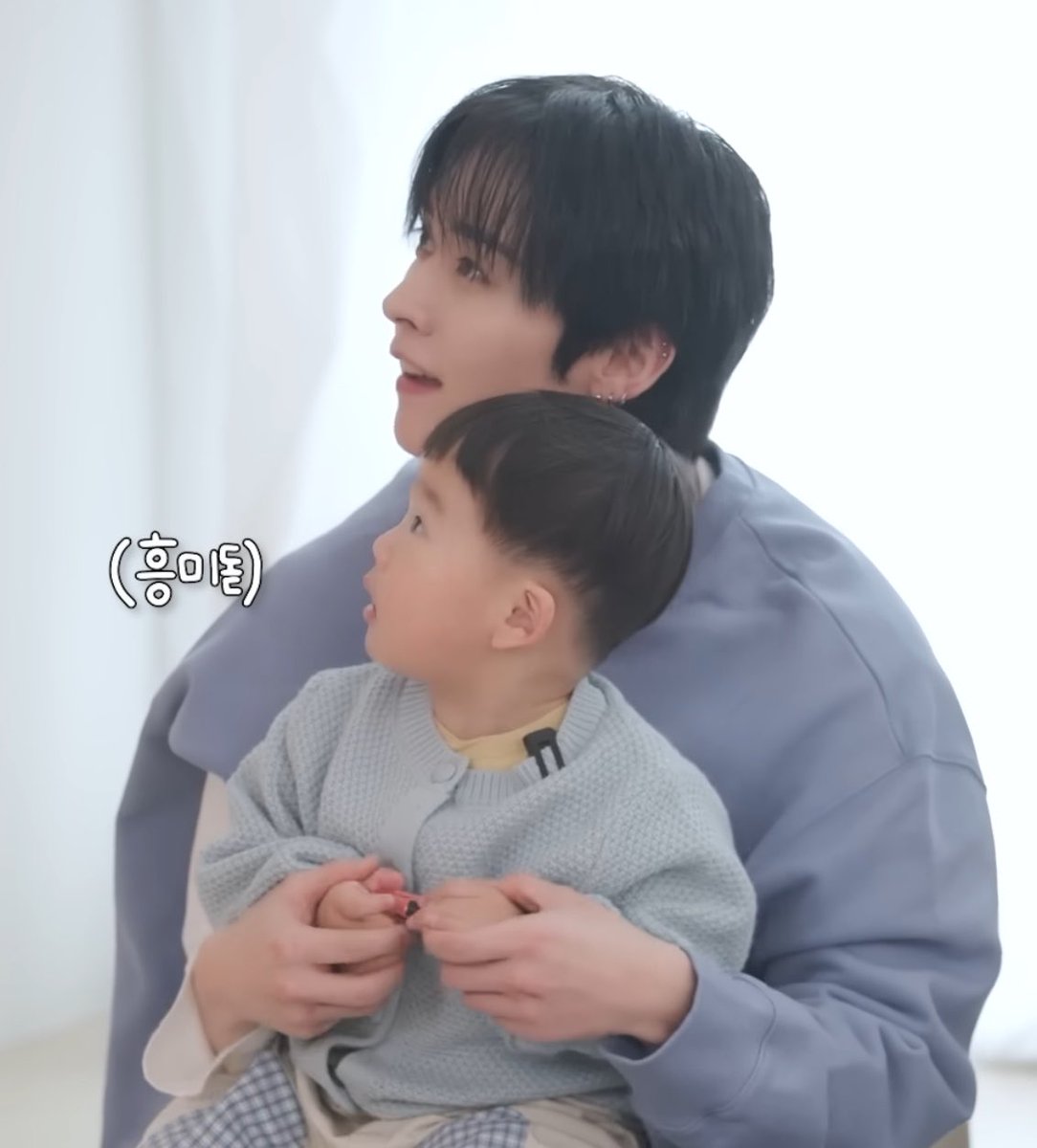 userlinoring's tweet photo. baby with baby 😭😭 https://t.co/6BMzGBnQ8j