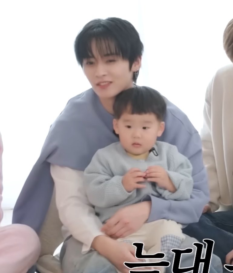 userlinoring's tweet photo. baby with baby 😭😭 https://t.co/6BMzGBnQ8j