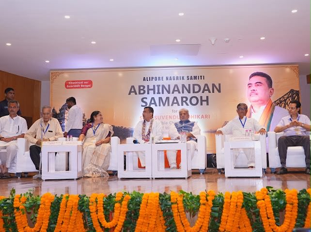 shishirkb's tweet photo. Abhinandan Samaroh by 
Alipur Nagrik Samity 

to felicitate their own MLA the 
Hon’ble  Chief Minister @SuvenduWB 

The CM in very clear terms articulated the priorities of the #WestBengal Govt in coming days / weeks / months 

Every promise made in the -#SankalpPatra will be fulfilled