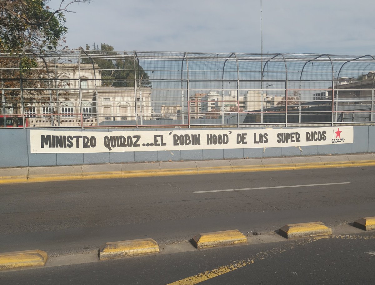 brigadachacon's tweet photo. 🆘 Las medidas pro-crecimiento y pro-empleo que propone el ministro coludido @MinistroQuiroz ,acabar con las 40 horas laborales ,estancar los sueldos ,eliminar la indemnizacion por años de trabajo ,estan pensadas en favorecer a sus super amigos https://t.co/Dotec1dqhi