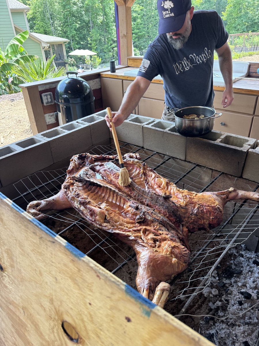 _TheBBQBarn's tweet photo. Starting to mop https://t.co/kHBJ1FvsKm