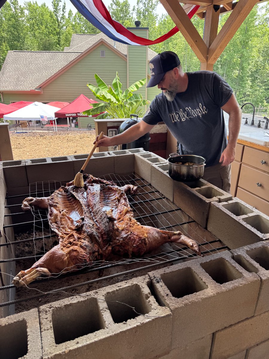 _TheBBQBarn's tweet photo. Starting to mop https://t.co/kHBJ1FvsKm