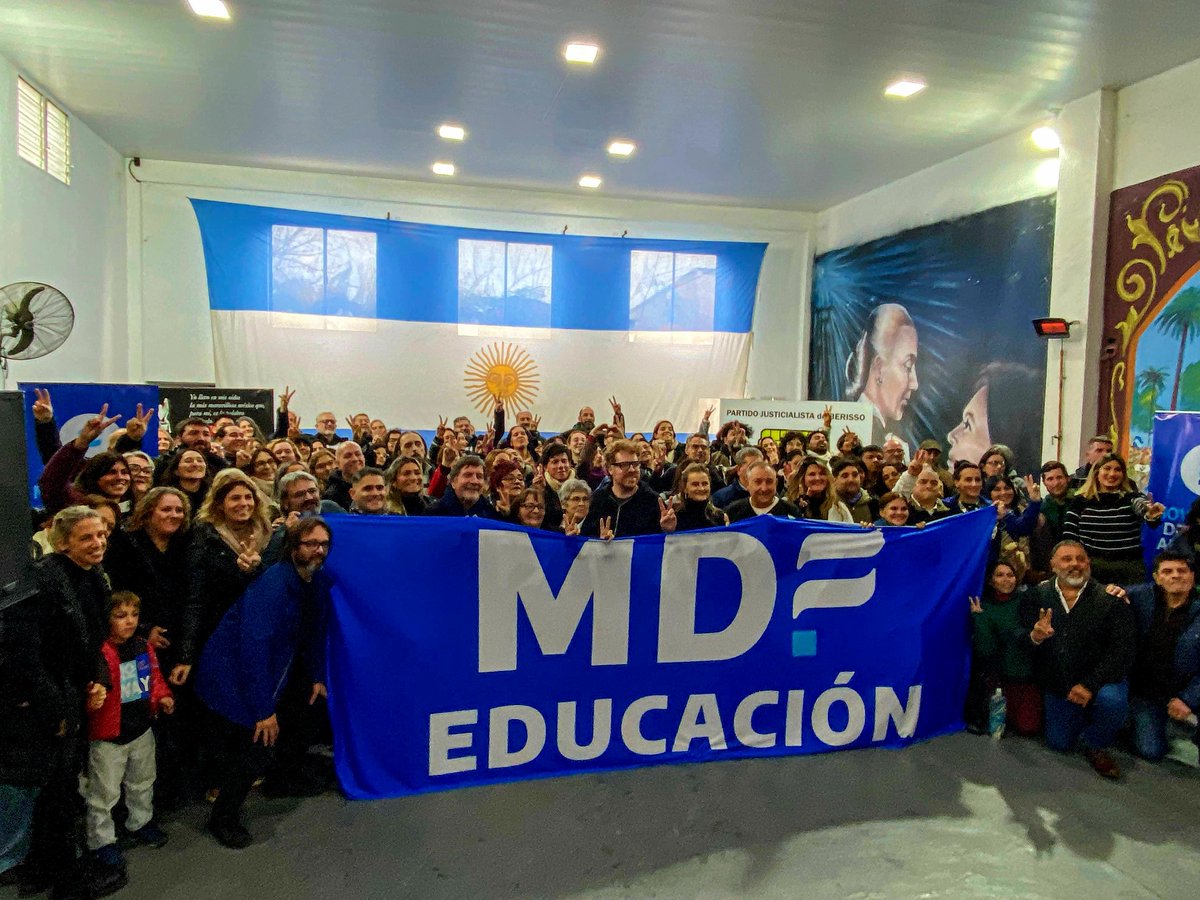 Profperonistas's tweet photo. ➡️En📍Berisso, junto a @AlbertoSileoni, @fabiancagliardi y demás compañer@s, participamos de un nuevo encuentro de @MDFEducacion.
Debatimos e intercambiamos ideas para seguir aportando a una propuesta educativa en clave federal.
Convencid@s hay otro camino y es con @Kicillofok. https://t.co/vhr1WJcYHJ