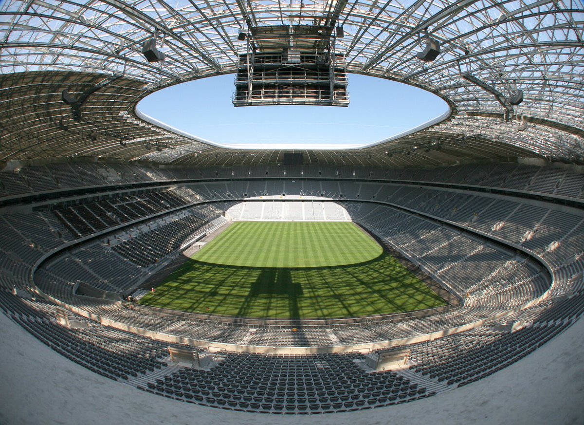 sabuuq's tweet photo. @MizaLPO @BundesMalan Wiem, jeszcze drugi pomysł to wymienić poszycie na bardziej przezroczyste jak na Allianz Arena. https://t.co/wjX62b1rSk