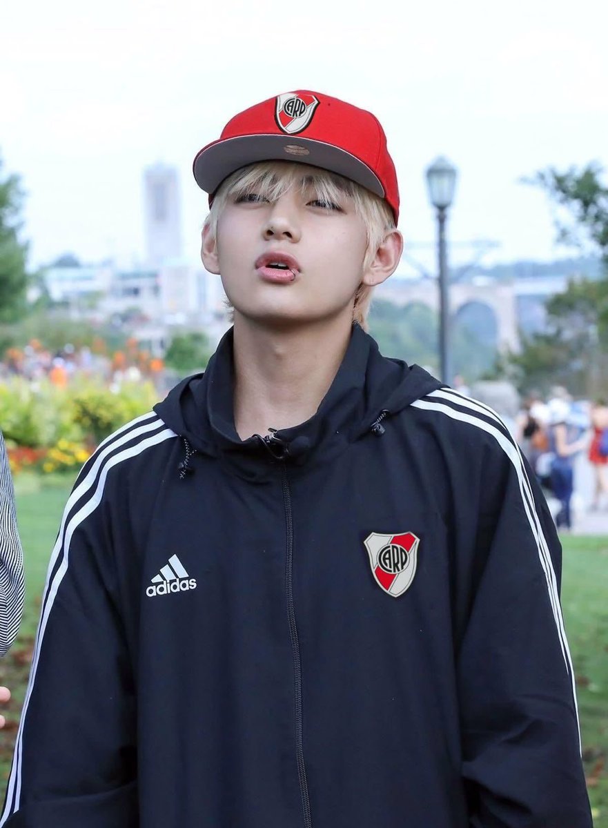 fernetkook's tweet photo. BUSCO MUTIS ARGENTASSS 🇦🇷🇦🇷 

en este perfil bancamos a BTS y a Airbag (se acepta gente de otros fandoms no kpopers tmb). 

si sos de otro país y no sos un tibio que odia a argentina bienvenidx seas
#btstwt #armytwt #argmytwt https://t.co/BDH9dsSdaW