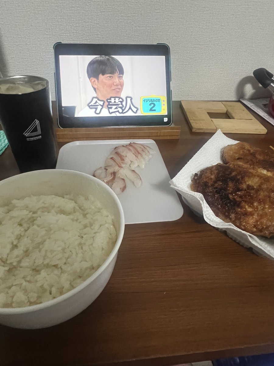 tonkotu_0727's tweet photo. 本日の豚の帽子亭🍳
『ロースカツ&鯛のお造り』
明日の活力
今日を頑張ったからご褒美!
めちゃくちゃ忙しい1日
頑張った〜
せーのがさんハイ!
いただきます🙏
#料理男子 #料理好き #深夜営業
#Buddies料理部 #SCOPIST #ラフリ隊 https://t.co/ptN56wquXQ