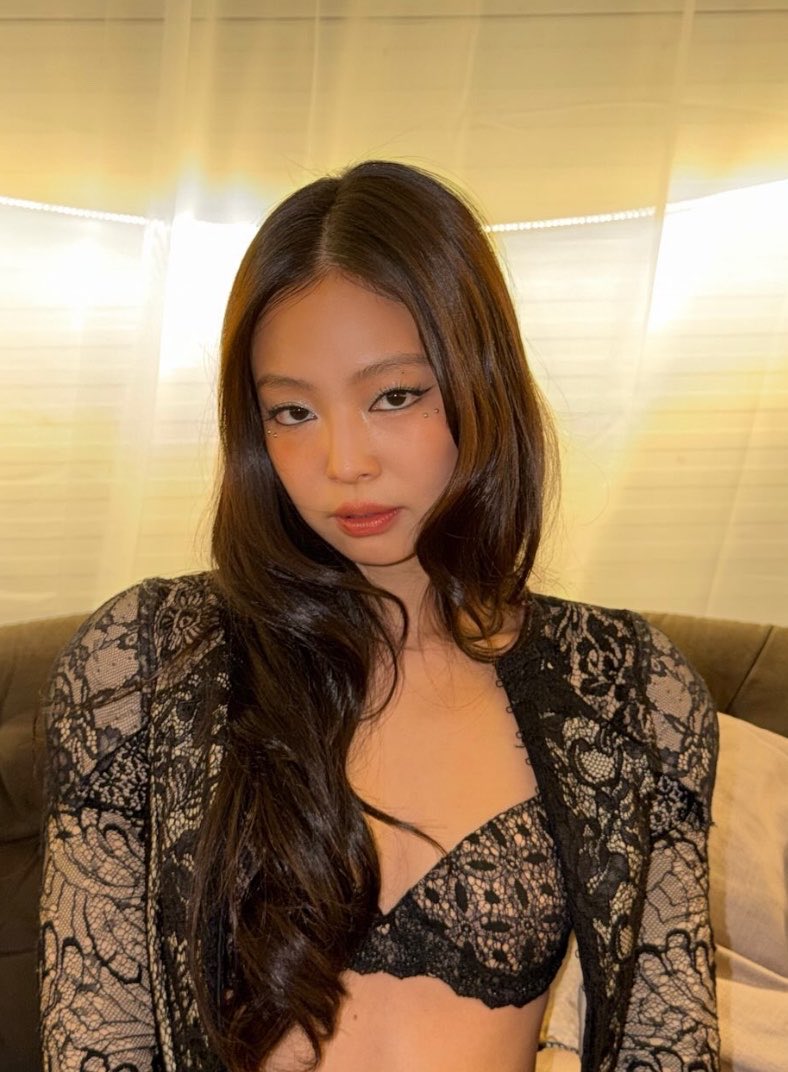 saiIoruby's tweet photo. imagine being this pretty https://t.co/ZU4CCHEmB7