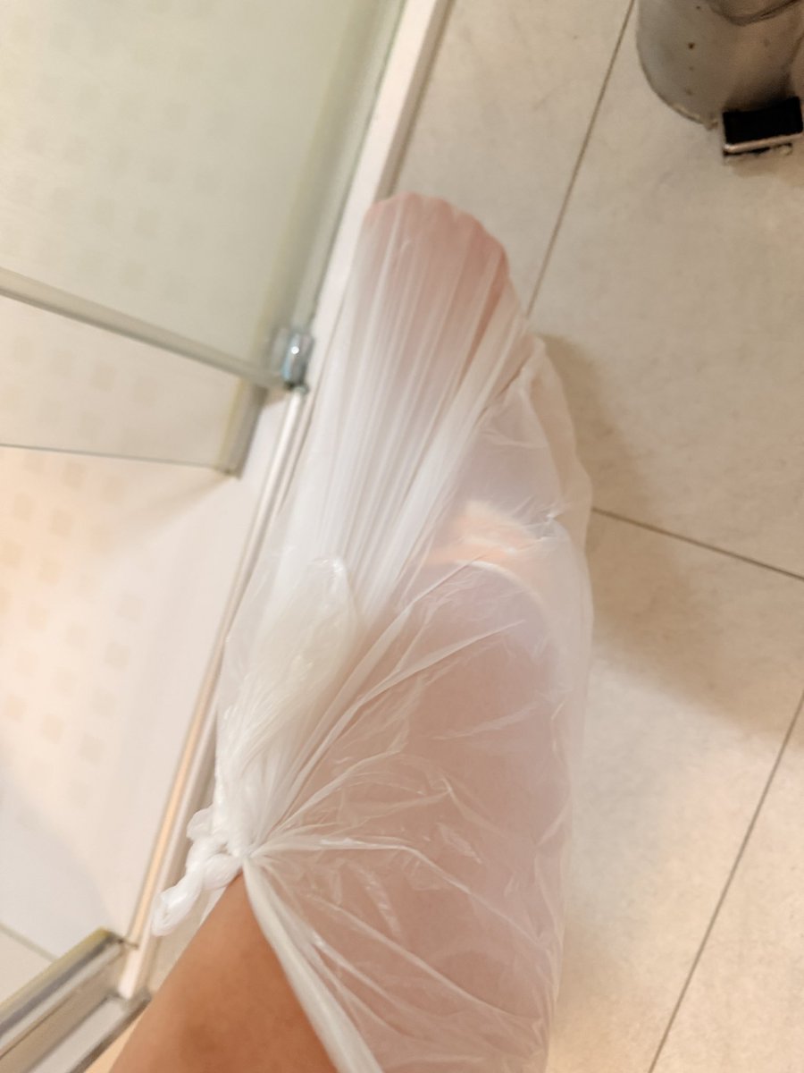 ohyulkwonoona's tweet photo. perkara digigit ANJING jdi tiap mandi gue harus bgini sialan https://t.co/nk6nIKQlNY