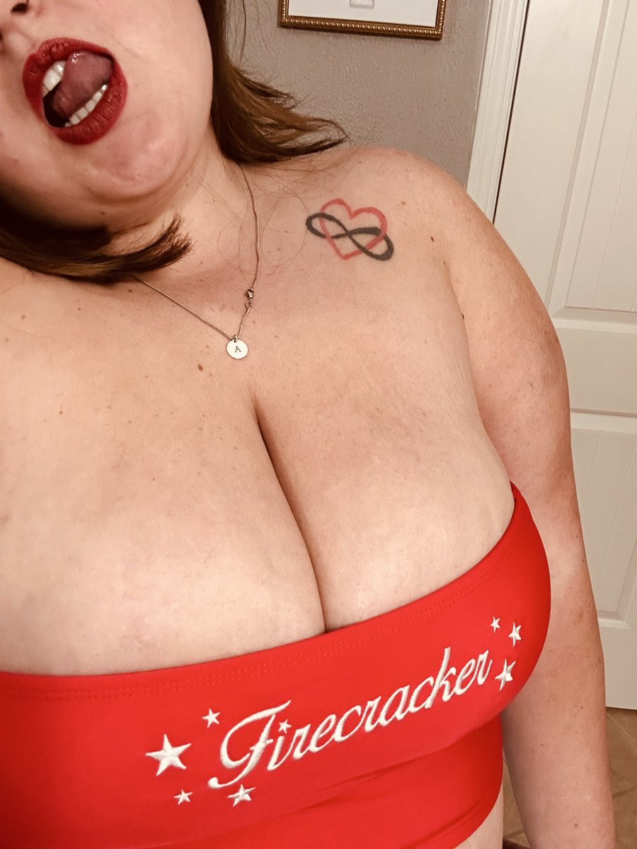 ThatBlueEyedBBW's tweet photo. Happy Fourth 🇺🇸 #bbw #nsfwㅤ https://t.co/3R4tTUFBTr