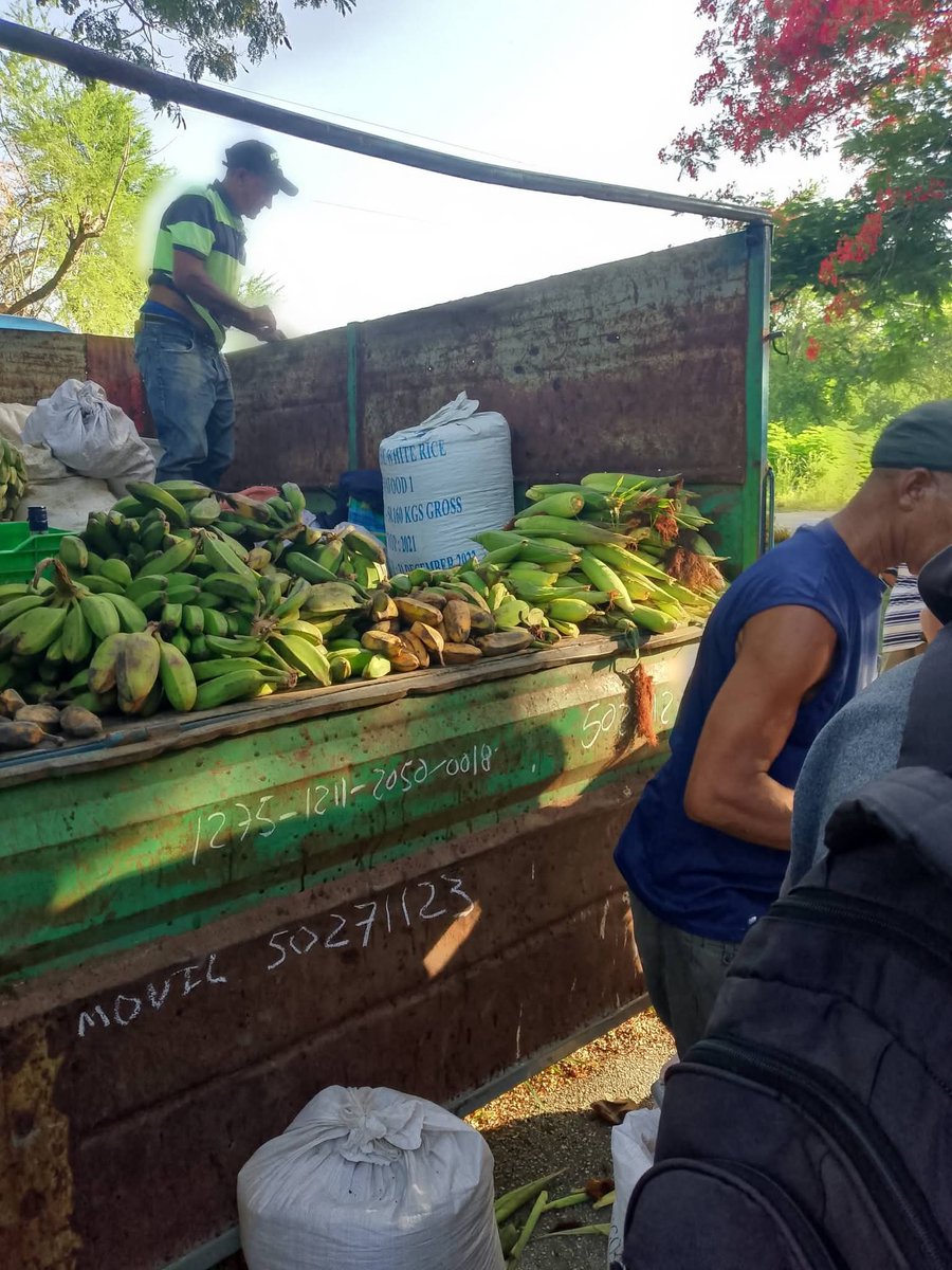MichelCarlosSa2's tweet photo. Pese a la compleja situación que enfrenta el país con el déficit de combustible, diversos  actores económicos ponen empeño para mantener un espacio que el pueblo agradece La Feria del Chapuzón como popularmente se conoce.

#SiSePuede 
#Bayamo https://t.co/rFQvu6vk0s