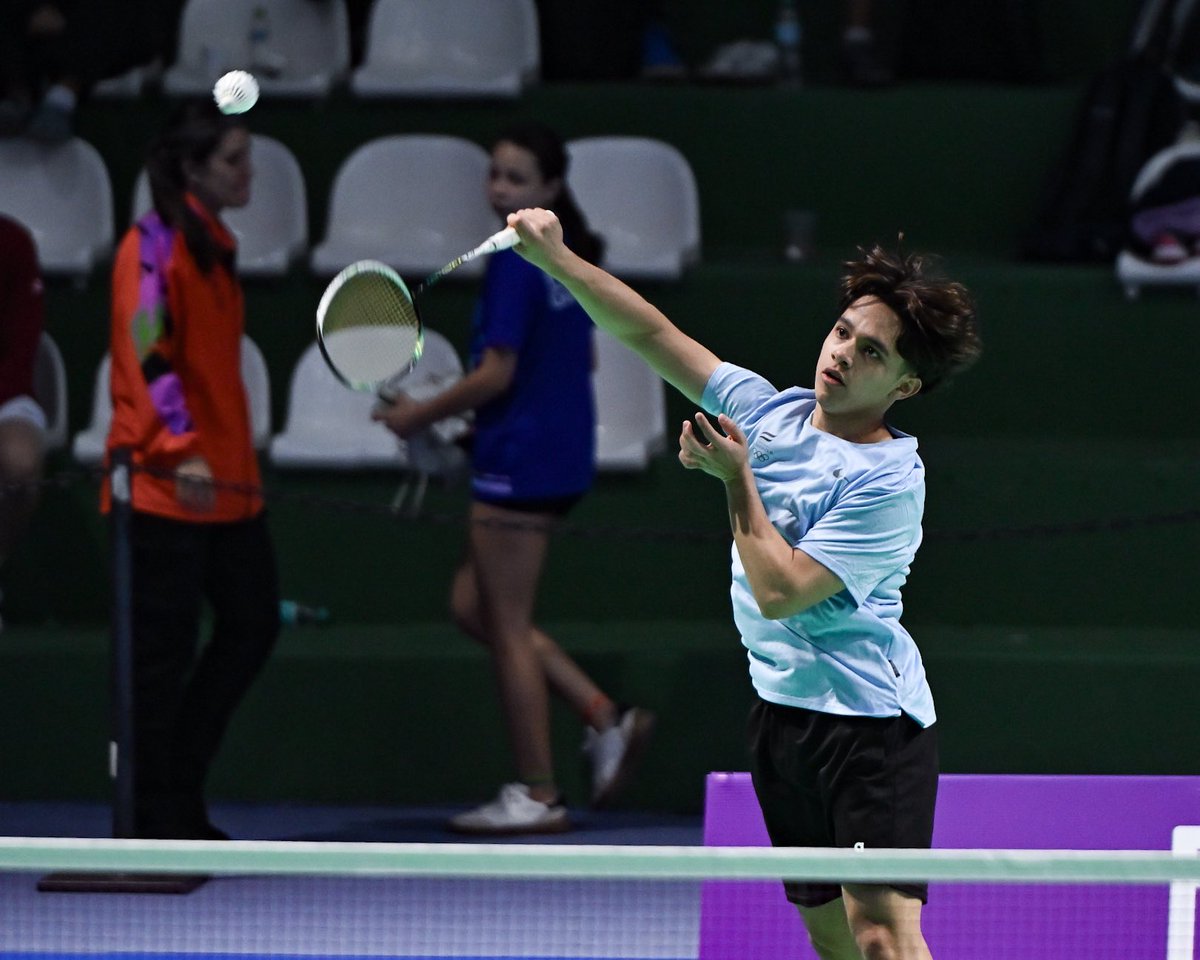 TeamESA_'s tweet photo. ¡JAVIER COMPITIÓ EN PERÚ!🏸
Javier Alas, badmintonista del Team ESA, fue superado 21-7 y 21-12 por el neerlandés Adith Karthikeyan en la primera ronda individual del Perú International Series 2026, que se disputa este fin de semana.
#TeamESA🇸🇻 https://t.co/fhRSXkQFrI