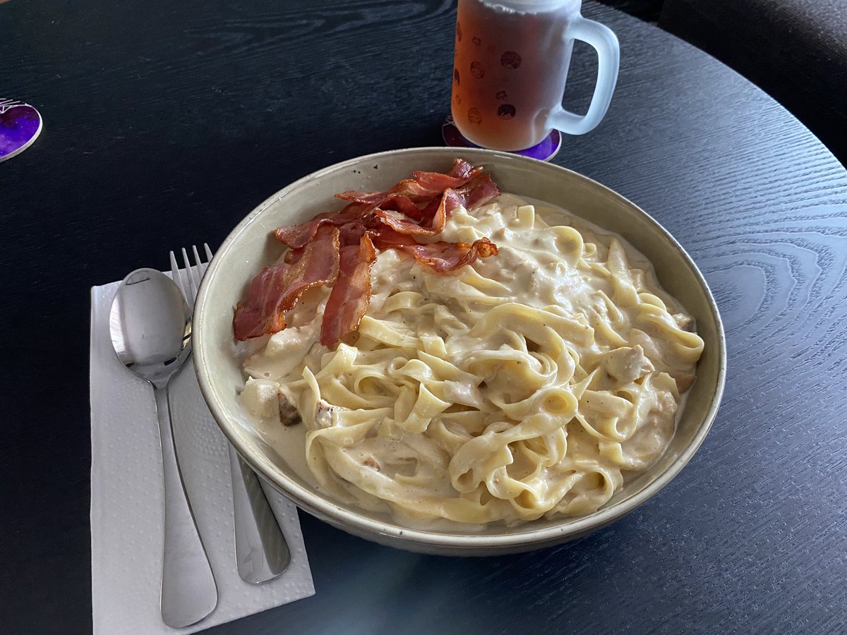 rensnolibrarian's tweet photo. bit of late dinner https://t.co/6No93FTJXq