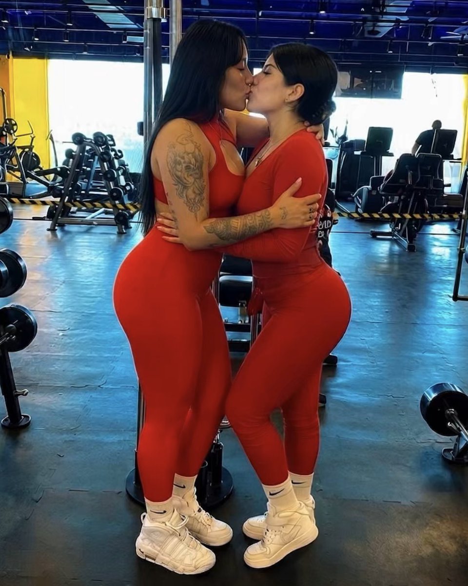 Vankik17's tweet photo. Sábado de cerrar la semana con todo. 

Es momento de agradecer, seguir adelante y disfrutar cada instante. Este fin de semana lo vivo al lado de los dos amores de mi vida, creando recuerdos, compartiendo sonrisas y valorando cada momento juntos. ❤️

Que nunca nos falten los motivos para sonreír, amar y seguir construyendo nuestra historia. ¡Feliz fin de semana para todos! 🫶☀️

#Sábado #FinDeSemana #poliamor #Amor #MomentosInolvidables