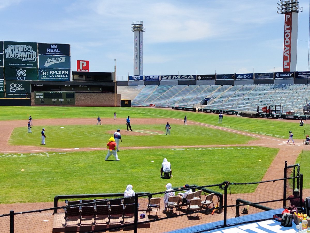 peugeot29's tweet photo. Se juegan las finales de la Liga Municipal de Beisbol Infantil UL. Que chingón para los niños y niñas, es una experiencia que jamás se les va a olvidar! https://t.co/EGkU87IWyR