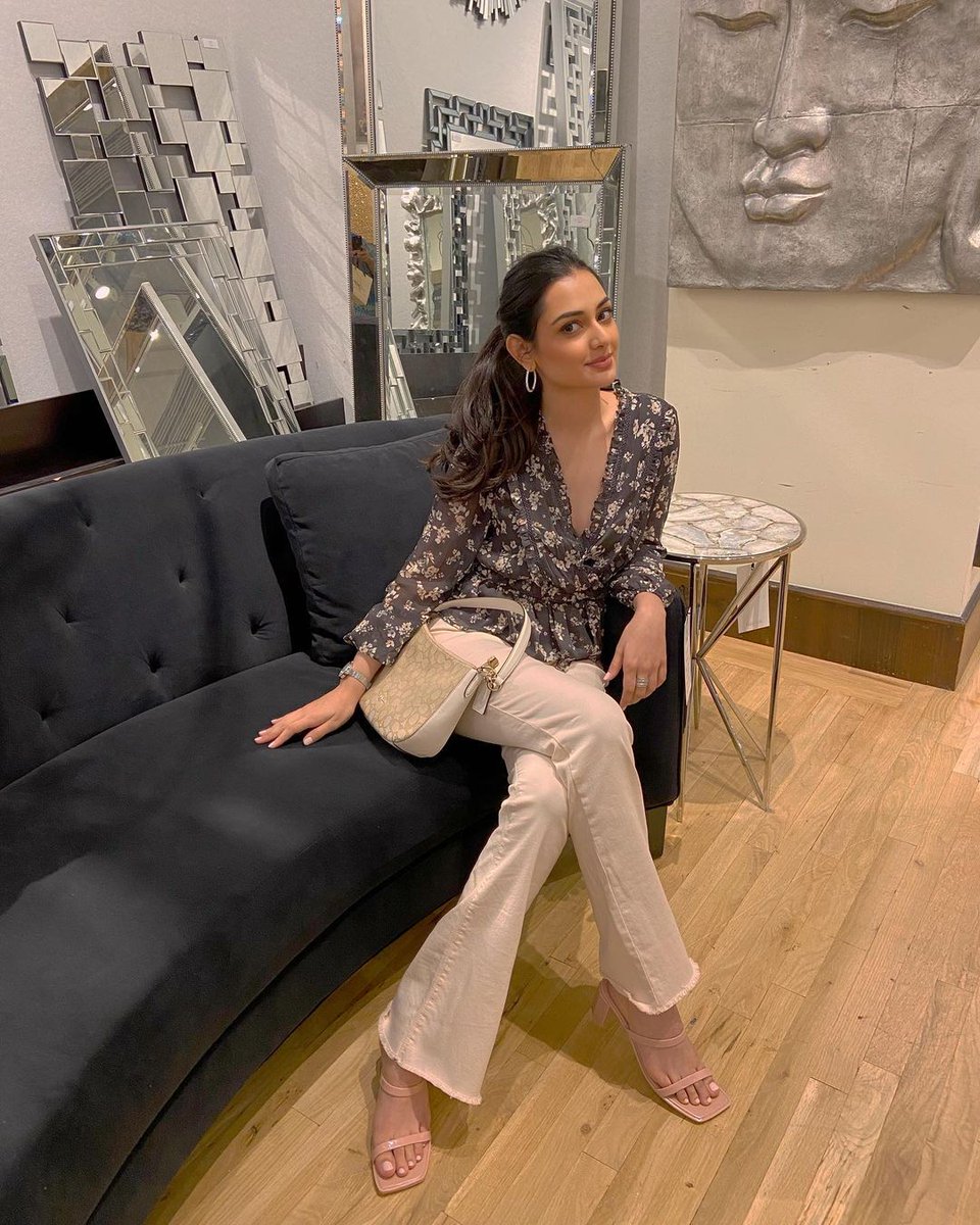 diyasingh05's tweet photo. Classy never goes out of style. ✨ https://t.co/YpDGsEQz4y