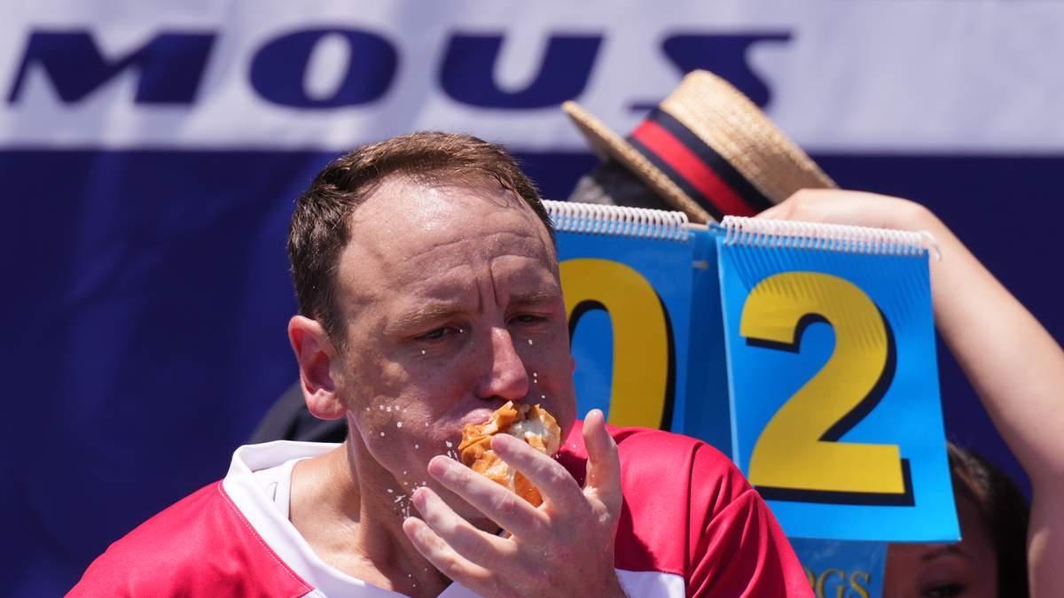 947WDSD's tweet photo. Joey Chestnut, Miki Sudo Win Nathan's Hot Dog Eating Contest | 94.7 WDSD https://t.co/C9SUyKVULz https://t.co/Fzre4POn1m