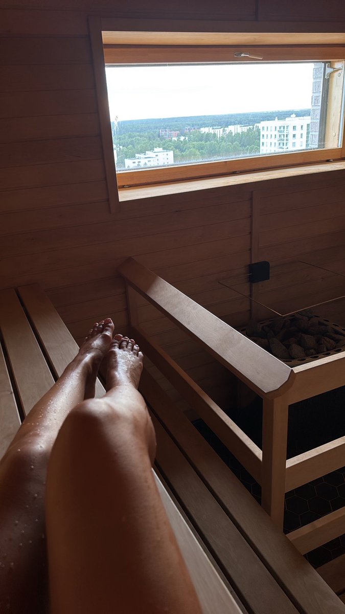 TheQueenSuperia's tweet photo. Does she have 2 saunas in her house? Yeah, I didn’t think so 👑 https://t.co/4fvBVBldMX