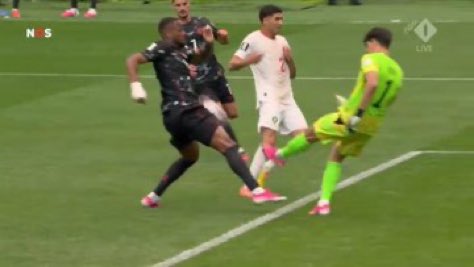 TheCaanadianLad's tweet photo. Cyle Larin 🇨🇦 with a CLEAR attempt to dive for the ball and gets a yellow card??? 

These dirty moroccans having to cheat against the lowly Canada🇨🇦, the most overrated good nation of all time https://t.co/Ro7EyBsZVy