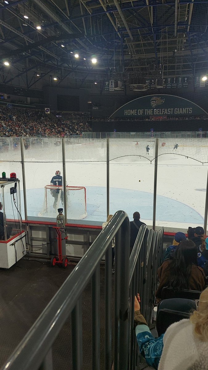 JohnWant6's tweet photo. Does anyone have a towel? #3ICEWorldCup https://t.co/DD1lHiYlQ8