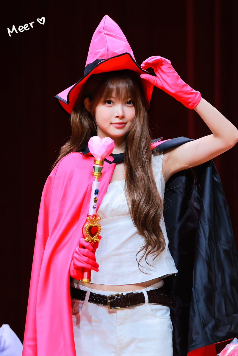alicefims's tweet photo. people say im delusional when i talk about eunchae magical girl solo

but like.....think about the potential......... https://t.co/8JdPDlBOVk