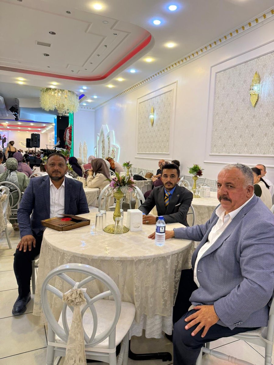 mhpsincan06's tweet photo. İlçe Yönetim Kurulu Üyelerimiz Sn. Ramazan Gök, Sn. İsmet Kamsız ve Belediye Meclis Üyemiz Sn. Mustafa Uyar, İlayda Hanım ve Miraç Bey’in düğün merasimine katılarak mutluluklarına ortak oldular.

Koç ve Satçelik ailelerini tebrik ediyor, İlayda Hanım ile Miraç Bey’e bir ömür boyu sağlık, huzur ve mutluluk diliyoruz.

Allah mesut etsin. 🇹🇷