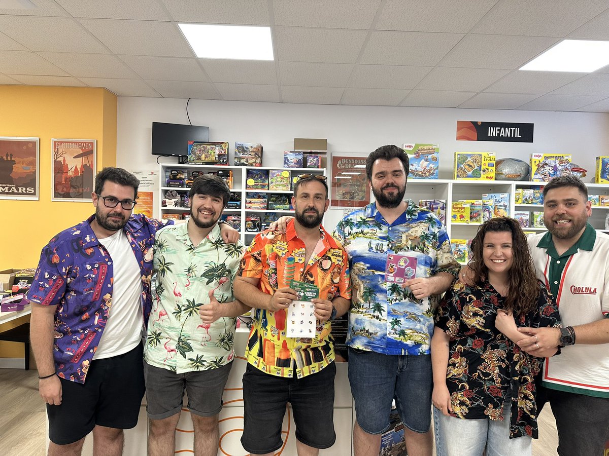 torrequemadatcg's tweet photo. Premio a la camisa chorra del torneo de mid-season con el menú de los polos en pesetas.

El colega iba “fresquito” 🥶 https://t.co/NGzvG0yXyI